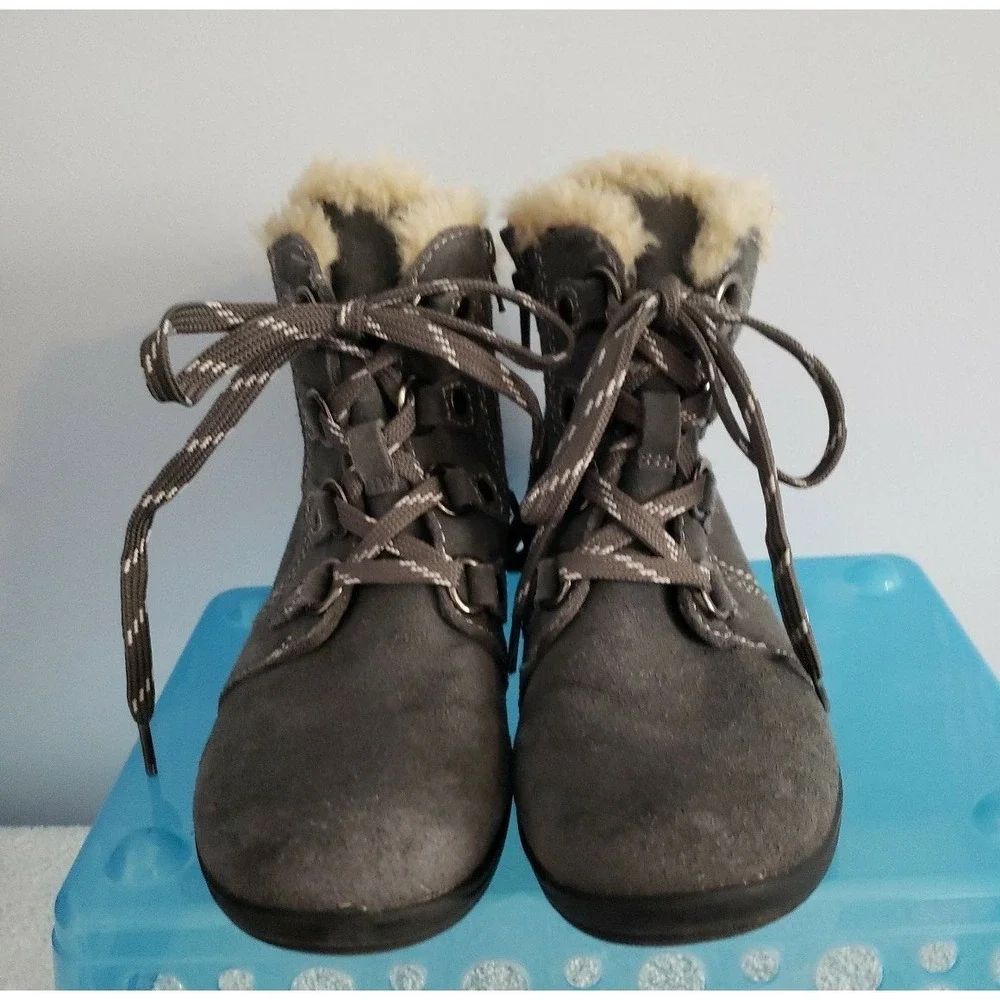 Earth Origans Womans Boots water Resistant Size 7 1/2 Dark zgrey with Faux fur